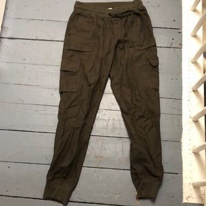 Aritzia cargo joggers